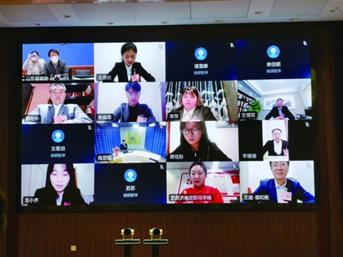 来自社会各界的30名群众代表集聚“云”上,在“民声连线”活动中发表了自己的听会感受。记者杨子葶摄